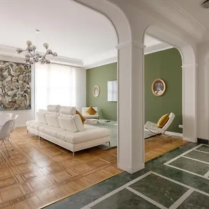  Apartment Heart Duomo District Italy
